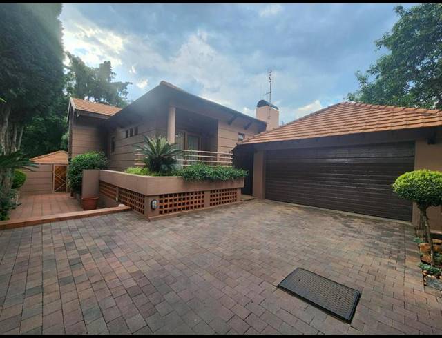6 BEDROOM HOUSE FOR SALE IN MUCKLENEUK